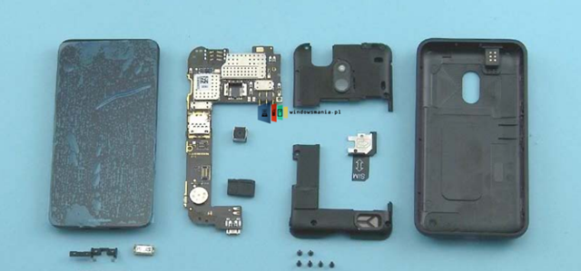 拆机：诺基亚 Lumia 620 内部构造
