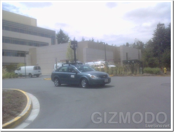 开进微软 Campus 的 Google Maps 街景摄像车