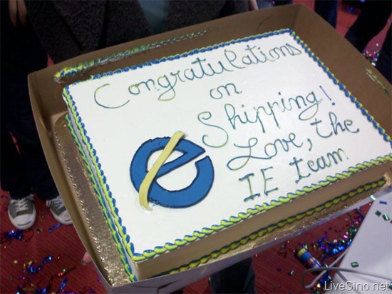 微软 IE 团队向 Mozilla 赠送蛋糕，祝贺 Firefox 4 发布