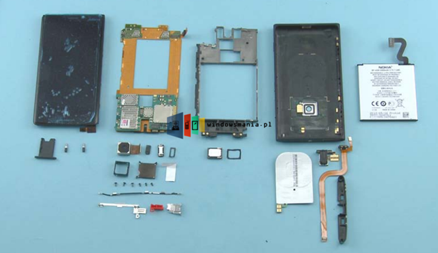 拆机：诺基亚 Lumia 920 和 Lumia 820 内部构造