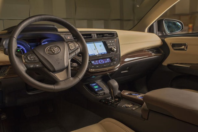 丰田 Toyota 将在 2013 车型中提供 Qi 无线充电