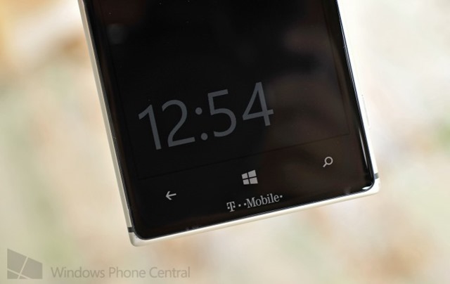 诺基亚确认 Glance Screen 支持除 Lumia 52x 所有 WP8 Lumia