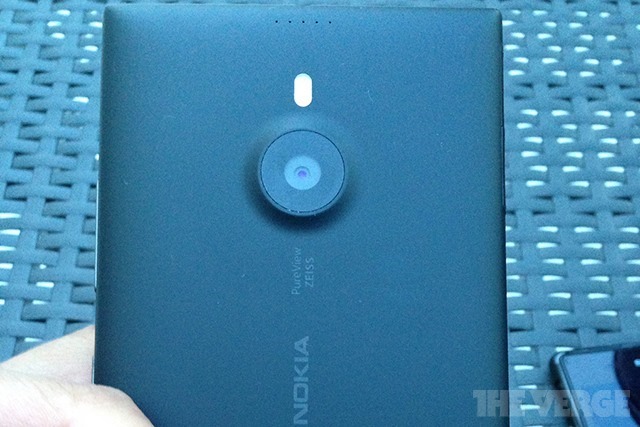 诺基亚 Lumia 1520 真机照全面曝光