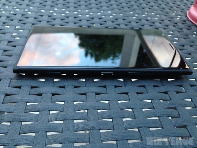 诺基亚 Lumia 1520 真机照全面曝光