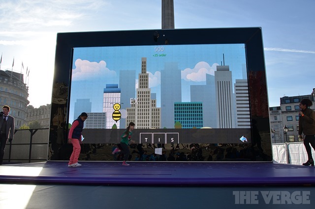 微软在伦敦搭建 383 英寸巨屏 Surface 平板