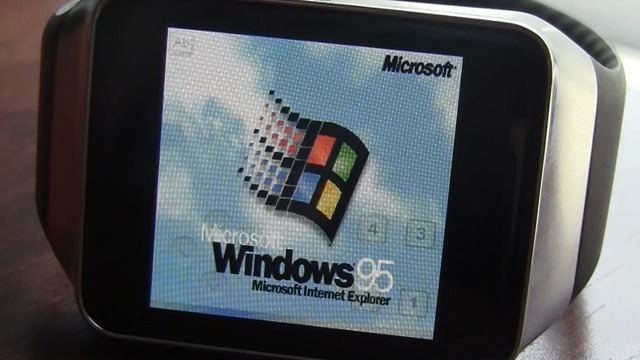 三星 Gear Live 智能手表运行 Windows 95 视频